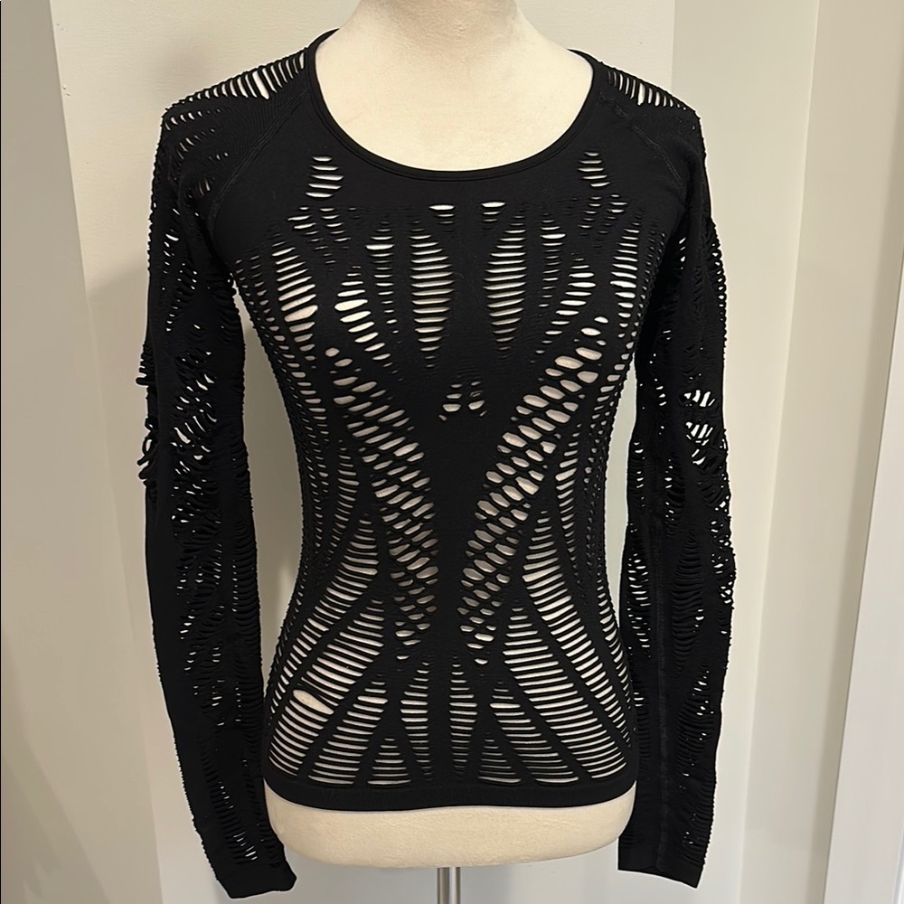 ALO Yoga Black Fitted Cutout Exercise Top